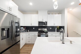 5355 Seacliff Pl in San Diego, CA - Building Photo - Building Photo