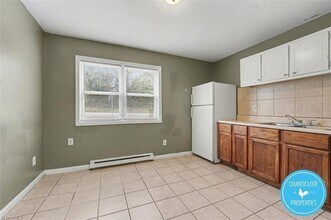 1500 Autumn Dr, Unit 1 in Greensboro, NC - Foto de edificio - Building Photo