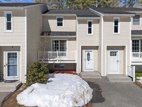 9 Pine Meadows Dr in Exeter, NH - Building Photo - Building Photo