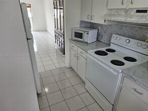 6060 W 21st Ct, Unit 501 in Hialeah, FL - Building Photo - Building Photo