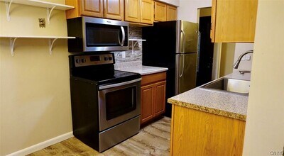 555 Village Blvd N in Baldwinsville, NY - Building Photo - Building Photo