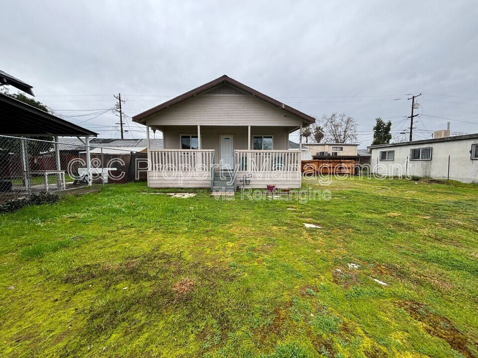 421 N Diana St in Fresno, CA - Building Photo