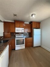 4768 NW 114th Ave in Doral, FL - Building Photo - Building Photo