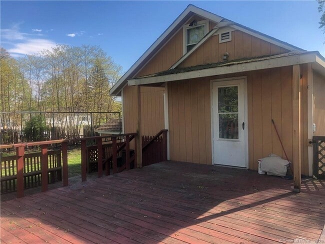 30 Seemans Ln in Milford, CT - Building Photo - Building Photo