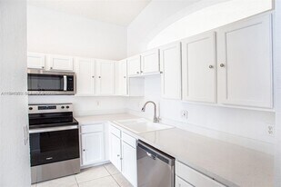 16222 SW 102nd Terrace in Miami, FL - Building Photo