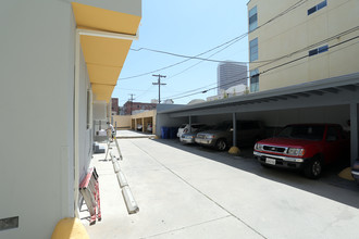 621 S Burnside Ave in Los Angeles, CA - Building Photo - Building Photo