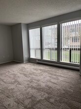 328 Burnett Ave N, Unit 328 in Renton, WA - Foto de edificio - Building Photo