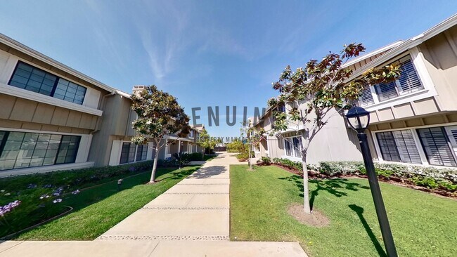 331 Spinnaker Way in Seal Beach, CA - Building Photo - Building Photo