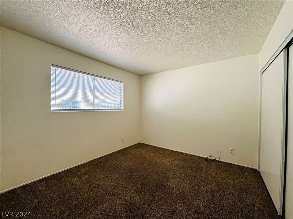 922 N 1st St in Las Vegas, NV - Building Photo