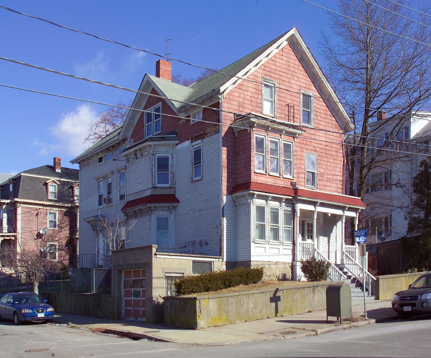 904 Middle St in Fall River, MA - Building Photo