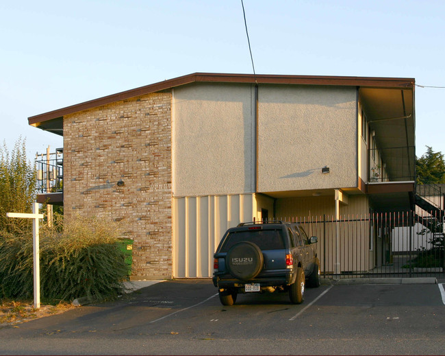 TWIN APARTMENT HOMES in Burien, WA - Foto de edificio - Building Photo