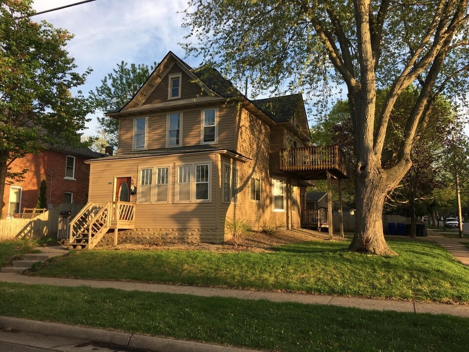 358 Baker St W, Unit #2 in St. Paul, MN - Building Photo