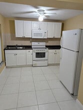 664 W Melrose Cir in Fort Lauderdale, FL - Building Photo - Building Photo