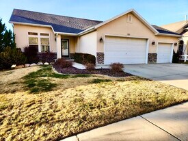 113 Manilla Dr in Draper, UT - Building Photo