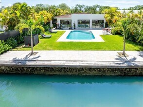 7610 Bayside Ln in Miami Beach, FL - Building Photo - Building Photo