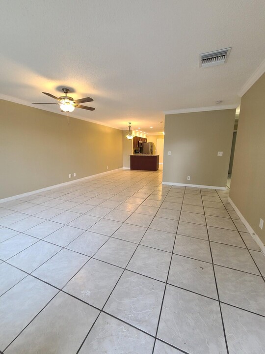 4762 Orleans Ct in West Palm Beach, FL - Building Photo