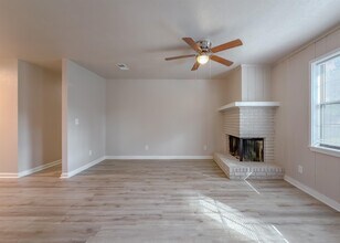 3245 Whitney Dr W in Tallahassee, FL - Building Photo - Building Photo