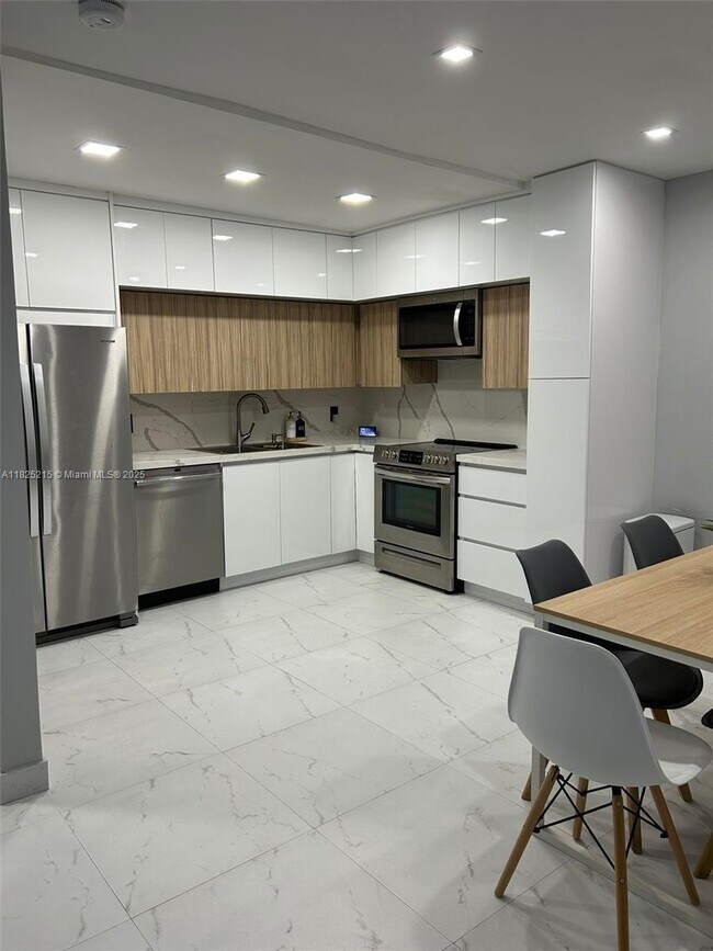 21 Jacaranda Dr, Unit 224 in Plantation, FL - Building Photo - Building Photo