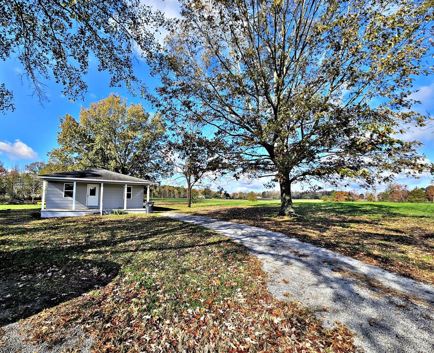 84 McNutt Rd in Hartselle, AL - Foto de edificio