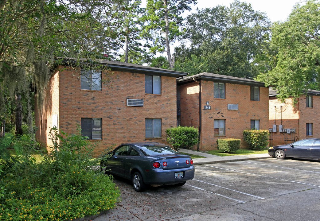 Oak Park in Tallahassee, FL - Foto de edificio