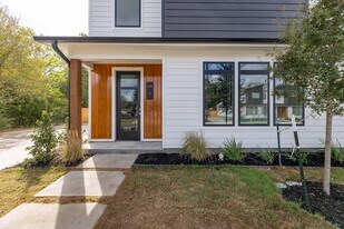 211 Lynn Dr in Bryan, TX - Building Photo