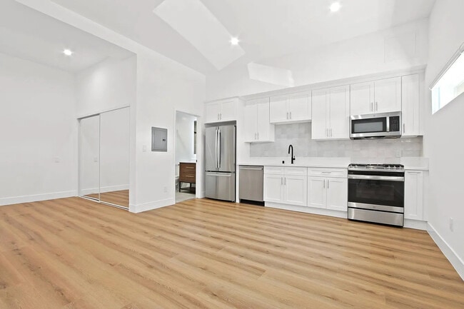 1706 Grismer Ave in Burbank, CA - Building Photo - Building Photo