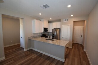 4050 Liverpool St in West Sacramento, CA - Building Photo - Building Photo