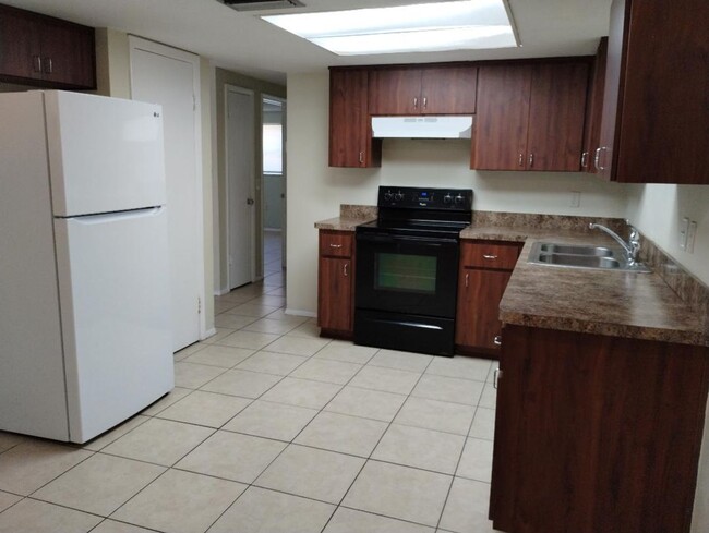 10817 Manchester Rd in Port Richey, FL - Building Photo - Building Photo