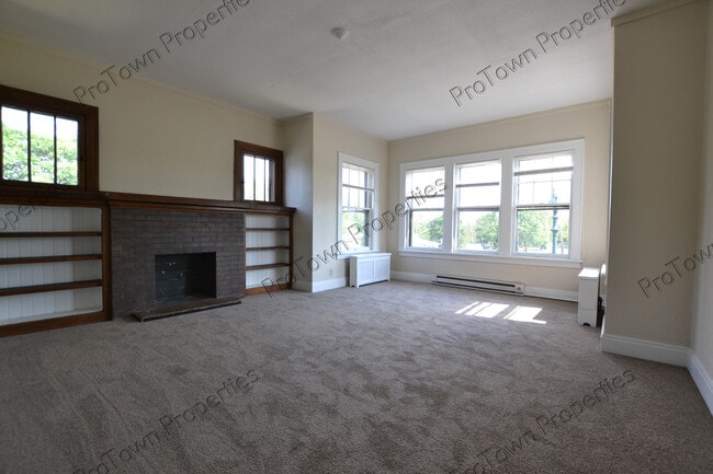 511 W Jefferson St, Unit 3 in Joliet, IL - Building Photo - Building Photo