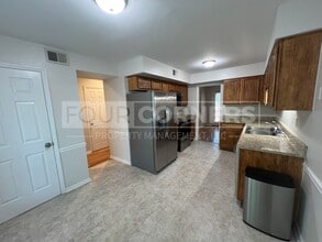 3910 New Garden Park in Greensboro, NC - Building Photo - Building Photo