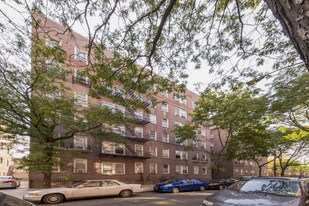 4106 Case St in Elmhurst, NY - Building Photo