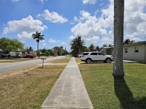 1430 NW 10th St in Homestead, FL - Building Photo - Building Photo