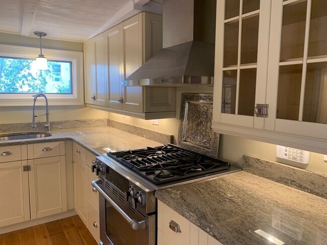 10 Salem St Ave in Boston, MA - Building Photo - Building Photo