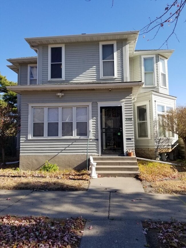 3208 Logan Ave N, Unit BottomUnit