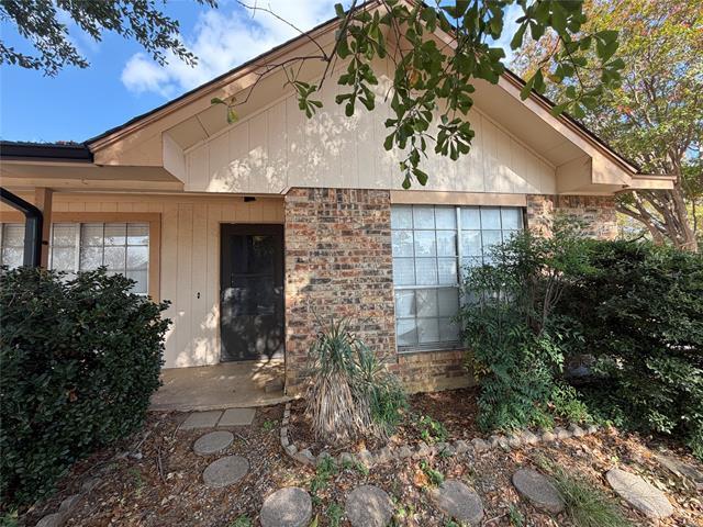 300 Bluegrass Ln in Euless, TX - Building Photo - Building Photo