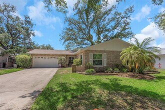 1542 Dinnerbell Ln E in Dunedin, FL - Building Photo - Building Photo