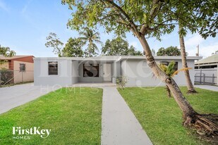 1155 NW 127th St in North Miami, FL - Building Photo