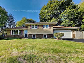 26W064 Harrison St in Wheaton, IL - Building Photo