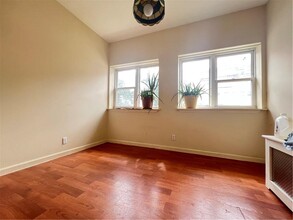 2311 E 13th St-Unit -1 in Brooklyn, NY - Foto de edificio - Building Photo