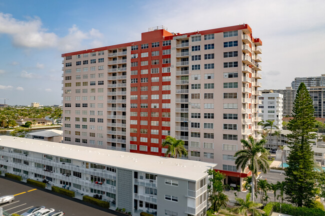 Clifton Condominiums in Hallandale Beach, FL - Building Photo - Building Photo