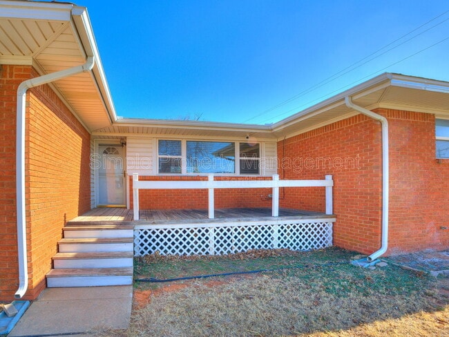 611 Garth Brooks Blvd in Yukon, OK - Building Photo - Building Photo