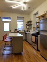 1135 N Damen Ave, Unit 2R in Chicago, IL - Foto de edificio - Building Photo