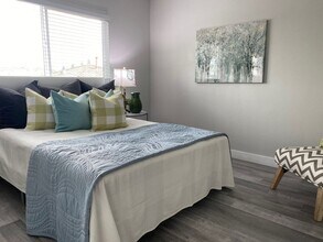 8206 2nd St in Paramount, CA - Foto de edificio - Building Photo