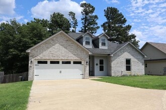 205 Windcrest Cir in Hot Springs, AR - Building Photo - Building Photo