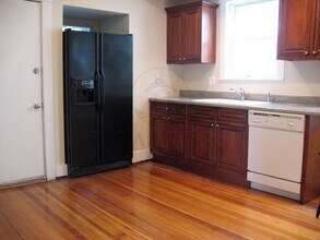 835 Fellsway, Unit 1 in Medford, MA - Foto de edificio - Building Photo