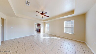 394 Rosalie Maria Dr in Biloxi, MS - Foto de edificio - Building Photo