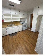 805 W Spring St in Weatherford, TX - Building Photo - Building Photo