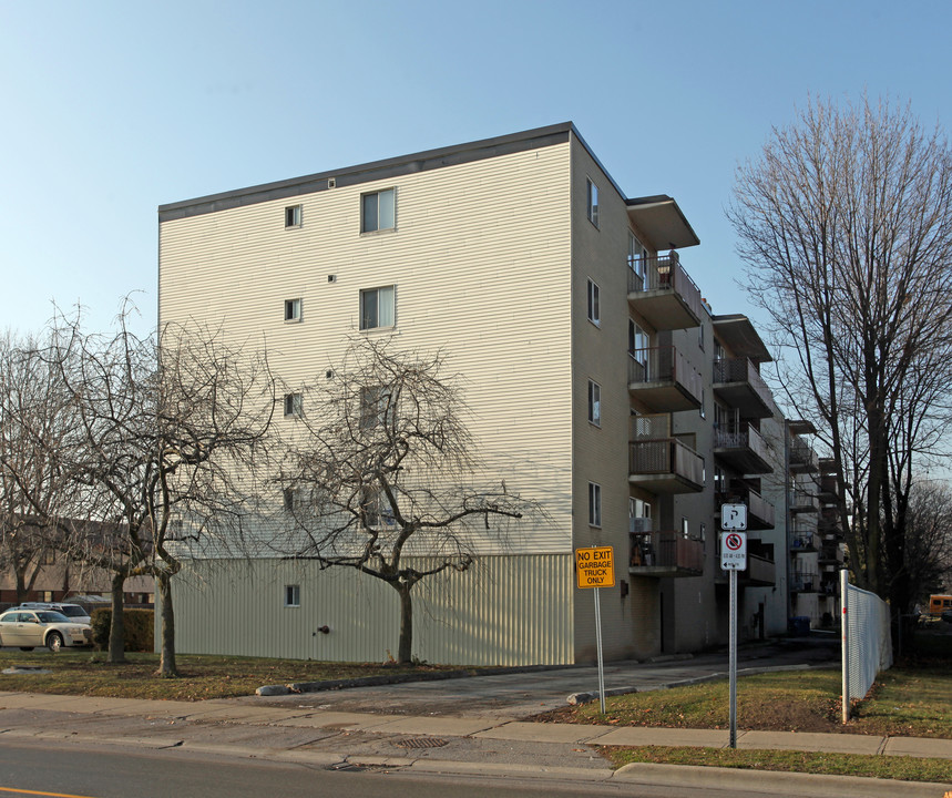 936 Glen St in Oshawa, ON - Building Photo