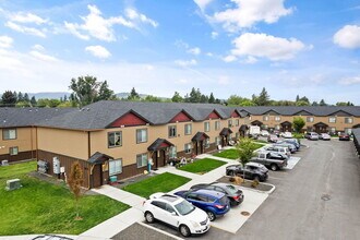 304 S Skipworth Rd, Unit E3 in Spokane Valley, WA - Foto de edificio - Building Photo