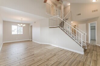 824 Crabapple Dr in Henderson, NV - Foto de edificio - Building Photo